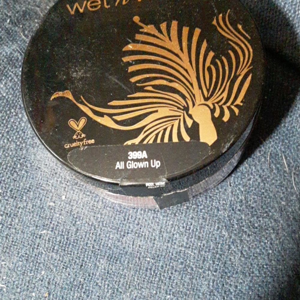 Loose Highlighting Powder Makeup - Picture 3 of 3